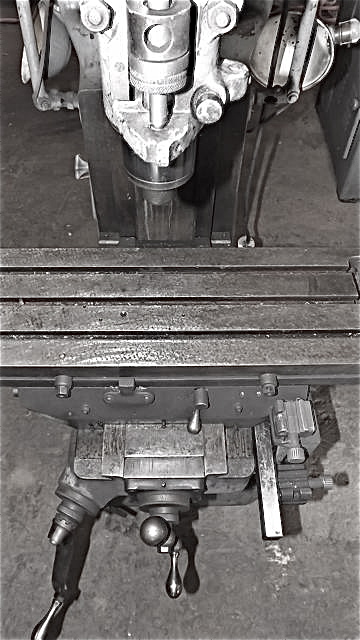 X=20" - Y=9" - Z=16" BRIDGEPORT ... VERTICAL MILL (8 Speed)