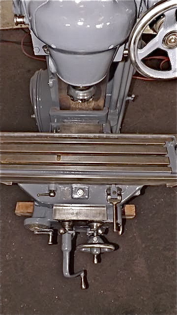 X=29"- Y=12"- Z=18" KEARNEY & TRECKER ... VERTICAL MILL