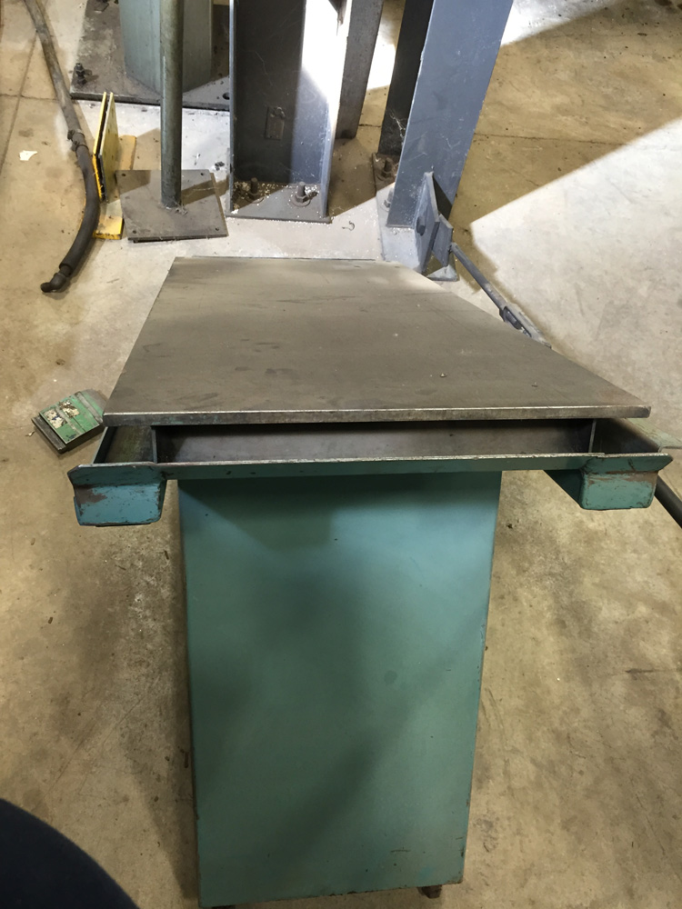 16" x 17" W.F. WELLS ... HORIZONTAL BANDSAW