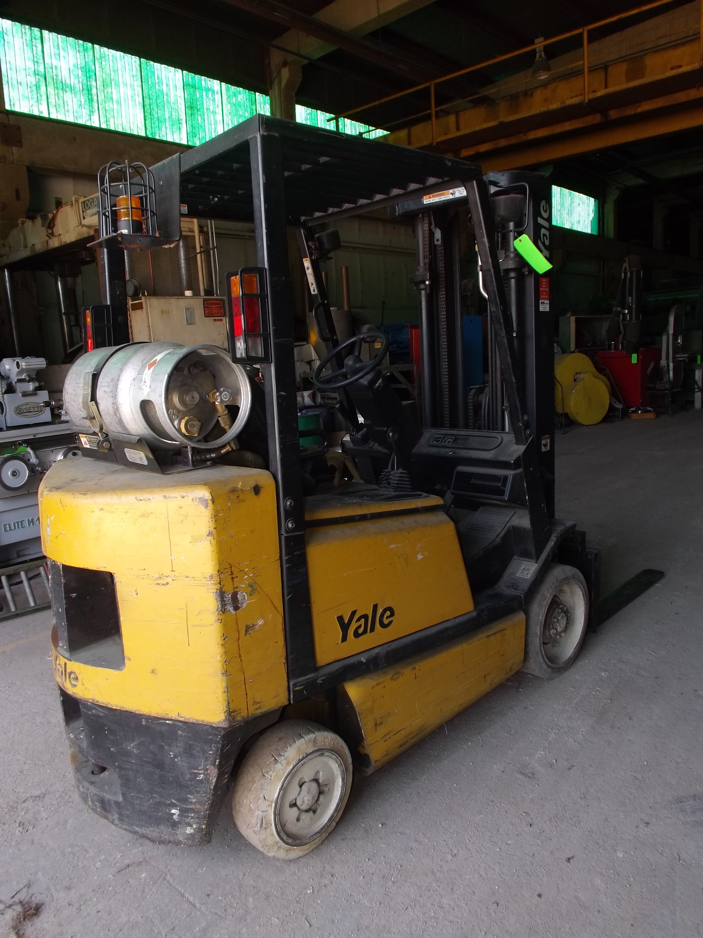 4500 Lbs YALE ... w/3 STAGE MAST ... FORKLIFT... PROPANE OPER.