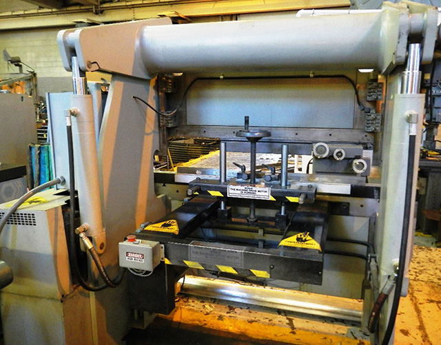 60 TON x 6' ACCURPRESS ... PRESS BRAKE